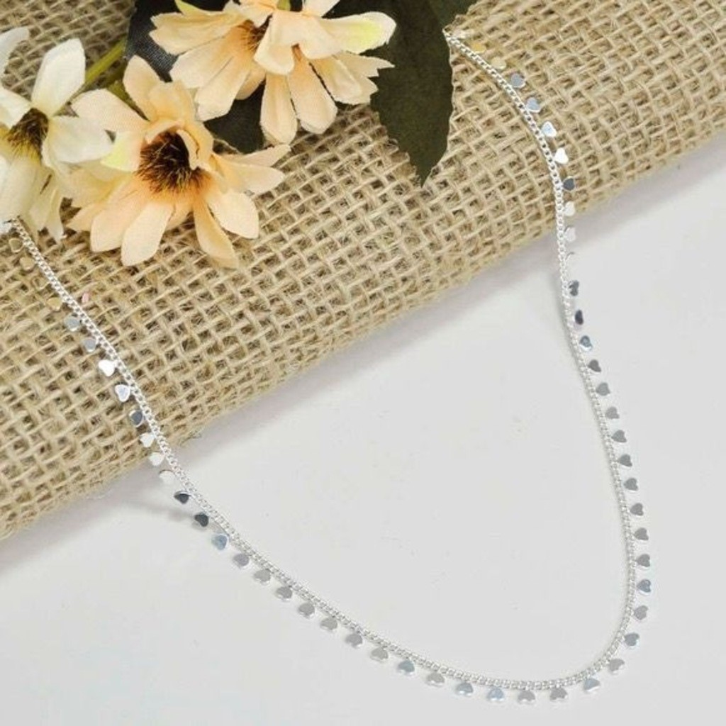 💖 Colar Choker Mini Corações – Delicadeza e Amor em Cada Detalhe